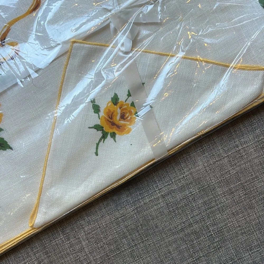 Vintage Belgian 100% Linen Napkin and Placemat Set of 4 Floral Gold Roses